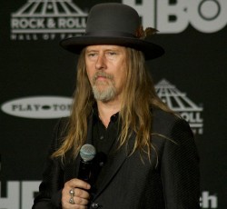 Ο Jerry Cantrell μιλάει για τις εξαρτήσεις του παρελθόντος