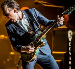 "King Bee Shakedown": Ολοκαίνουργιο video από τον Joe Bonamassa 