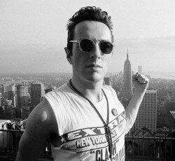 Box set με ακυκλοφόρητο υλικό του μεγάλου Joe Strummer