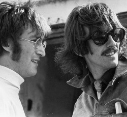 Ακυκλοφόρητο video με τον John Lennon και τον George Harrison στο στούντιο
