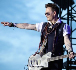 Ο Johnny Depp στους Stone Temple Pilots;