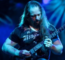 John Petrucci: «Θέλω να παίζω σαν τον Steve Morse» 