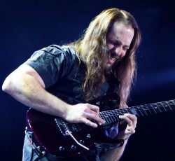 John Petrucci: «Δεν γνωρίζω τα καινούρια συγκροτήματα» 