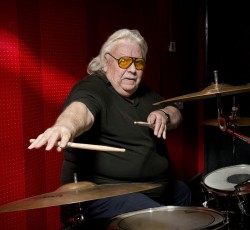 Οι γιατροί δίνουν 8 μήνες ζωής στον πρώην ντράμερ του Ozzy, Lee Kerslake 