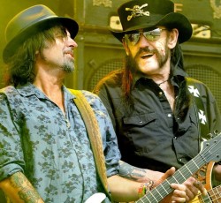 «Λίγες και καλές συναυλίες για τον Lemmy...» 