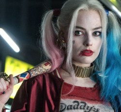 Η Margot Robbie «ανεβάζει παλμούς» με τους Bullet For My Valentine