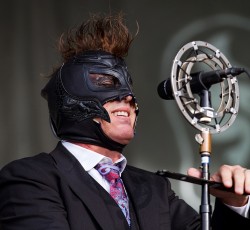 Ο Maynard James Keenan απαντάει στις κατηγορίες για το βιασμό 17χρονης κοπέλας 