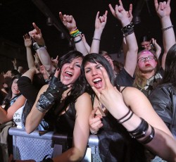 Έρευνα: «Οι metal fans συναυλιών αγαπούν το αλκοόλ και τα ναρκωτικά...» 