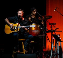 Ένα φιλανθρωπικό unplugged από τους Metallica... 