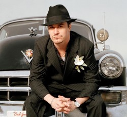 Η επιστροφή του «κινηματογραφικού» Mike Patton… 