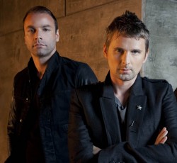 "Simulation Theory": Οι Muse ανακοινώνουν τη νέα τους δουλειά