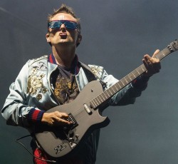 Ένα… iPad για το εξώφυλλο του νέου άλμπουμ των Muse, "Simulation Theory" 