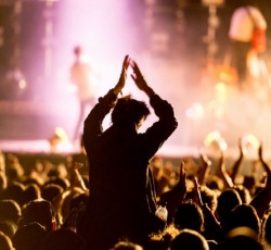 Οι μουσικοί λαμβάνουν μόλις το 12% των εσόδων της μουσικής βιομηχανίας  