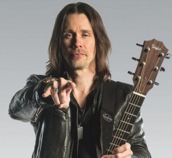 Ακούστε το "Love Can Only Heal" του Myles Kennedy 