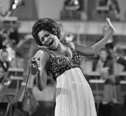 «Έφυγε» η μεγάλη τραγουδίστρια της jazz, Nancy Wilson 