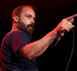 Κατέρρευσε και μεταφέρθηκε σε νοσοκομείο ο Neil Fallon 