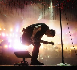 Οι Nine Inch Nails παρουσιάζουν νέο κομμάτι και διασκευάζουν Joy Division 