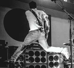 Οι Pearl Jam διασκευάζουν Kiss 