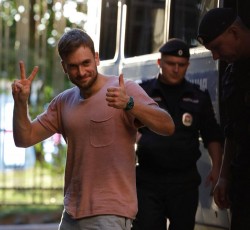Στο νοσοκομείο μέλος των Pussy Riot μετά τη σύλληψή του από τη ρωσική αστυνομία 