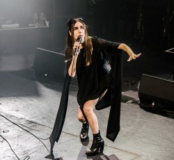 Η «θεατρική» PJ Harvey…