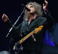 Επιστρέφουν στο στούντιο οι Cure…