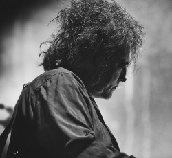 Robert Smith: «Ποτέ δεν πήρα την goth κουλτούρα στα σοβαρά»