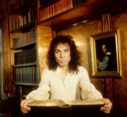 «Στο σφυρί» σπάνια αντικείμενα του Ronnie James Dio (trailer) 