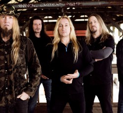 Οι Sanctuary θα περιοδεύσουν προς τιμήν του Warrel Dane 