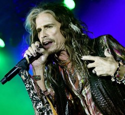 O Steven Tyler διασκευάζει το "Brown Sugar" των Rolling Stones