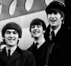 Ακυκλοφόρητες φωτογραφίες των Beatles από την πρώτη τους περιοδεία στην Αμερική 