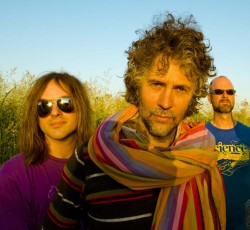 Οι Flaming Lips επανακυκλοφορούν τα πρώτα τους άλμπουμ 