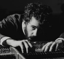 Το Rocking.gr σε στέλνει στη συναυλία του Theodore 