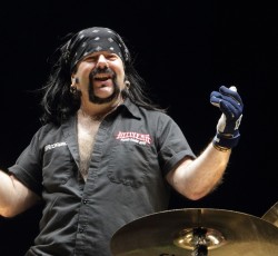 Αποκαλύφθηκε η αιτία θανάτου του Vinnie Paul 