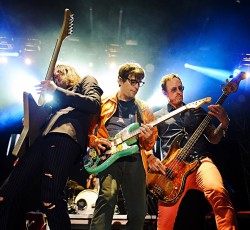 Οι Weezer διασκευάζουν το "Africa" των Toto 