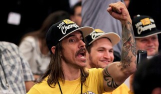 O Anthony Kiedis αποβάλλεται από αγώνα των Los Angeles Lakers