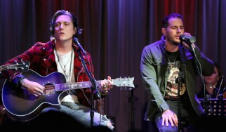  Ένα live ακουστικό clip από τους Avenged Sevenfold