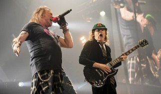 Ετοιμάζει, τελικά, ο Angus Young νέο AC/DC δίσκο με τον Axl Rose;