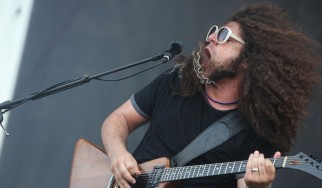 Ο Claudio Sanchez των Coheed Αnd Cambria κόβει τα μαλλιά του