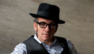 Ο Elvis Costello ερμηνεύει Johnny Cash