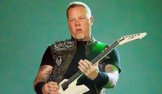 O James Hetfield διασκευάζει Ghost