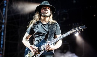 Πρώτο single από τους Daron Malakian And Scars On Broadway