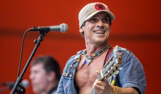 Εμφάνιση-έκπληξη του Manu Chao στον ελεύθερο κοινωνικό χώρο, Micropolis