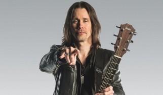 Ακούστε το "Love Can Only Heal" του Myles Kennedy