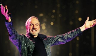 Ο Neil Diamond αποσύρεται από τις περιοδείες