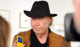 Neil Young: «Οι δισκογραφικές σκότωσαν την υψηλή ποιότητα ήχου»