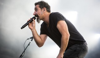 O Serj Tankian ετοιμάζει καφέ και …νέα τραγούδια