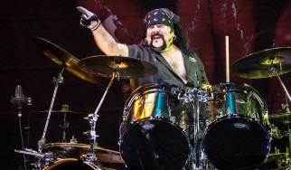 Ένα live tribute στον Vinnie Paul από μέλη των Korn, των Godsmack, των Deftones κ.α