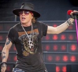 Οι Guns N’ Roses παίζουν το "Locomotive" μετά από 27 χρόνια