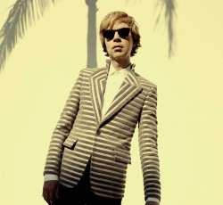 Νέο βίντεο του Beck με συμμετοχές από Tessa Thompson και Evan Rachel Wood