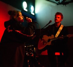 Billie Eilish: Νέο live άλμπουμ στα στούντιο της Third Man Records